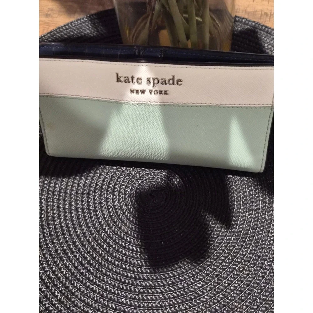Kate Spade New York Colorblock Saffiano Leather Slim Bifold Wallet Mint‎ Navy